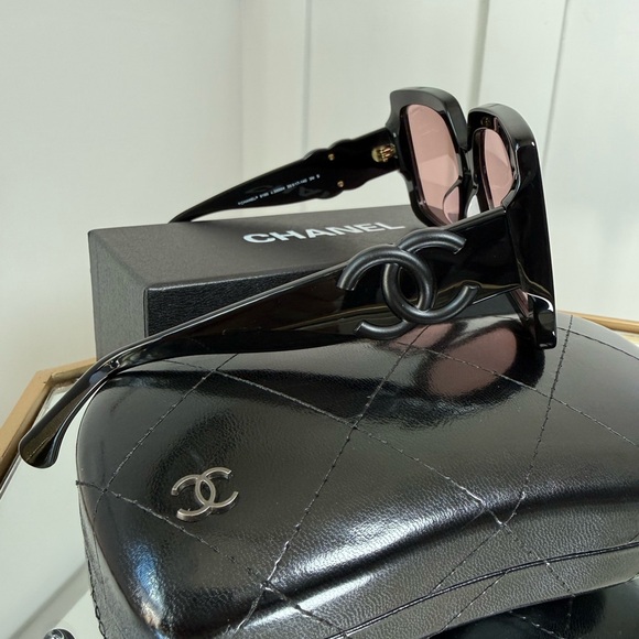 CHANEL Black Sunglasses with Tinted Lenses - Picture 3 of 9